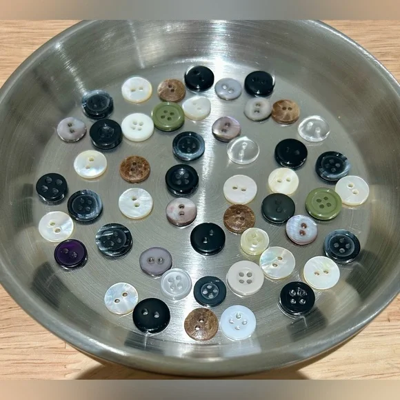 Assorted Button Collection - Picture 8 of 9